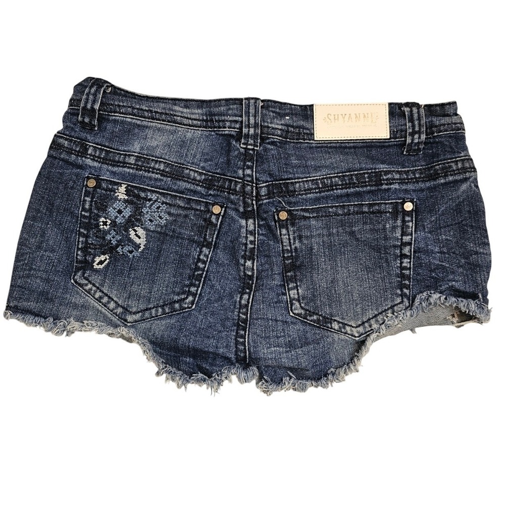 SHYANNE‎ Shyanne Embroidered Denim Micro Shorts Size 28 Frayed Hem Low Rise - Picture 4 of 8